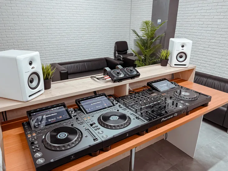 Студия Pioneer DJ School - фото 2